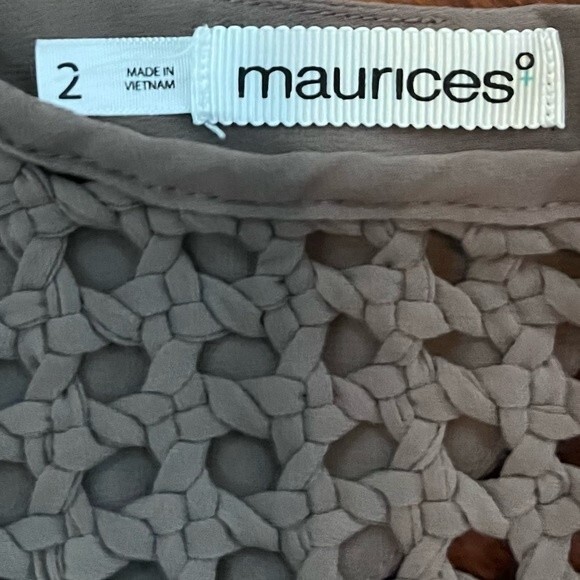 Maurice’s plus mauve crotched cutout drape back top size 2 (20/22) - Picture 5 of 6